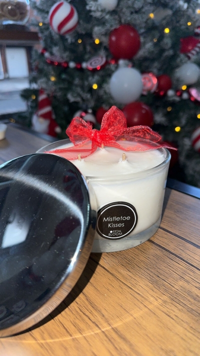 Festive large 3 wick candle