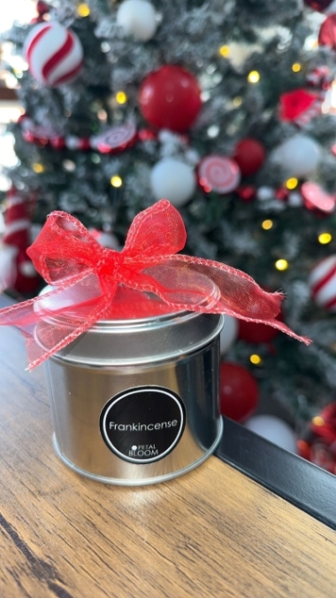 Festive medium tin candle